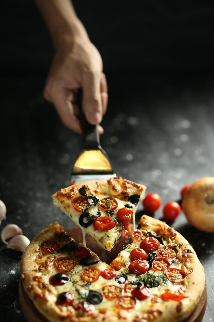 Pizza 2589575 1280